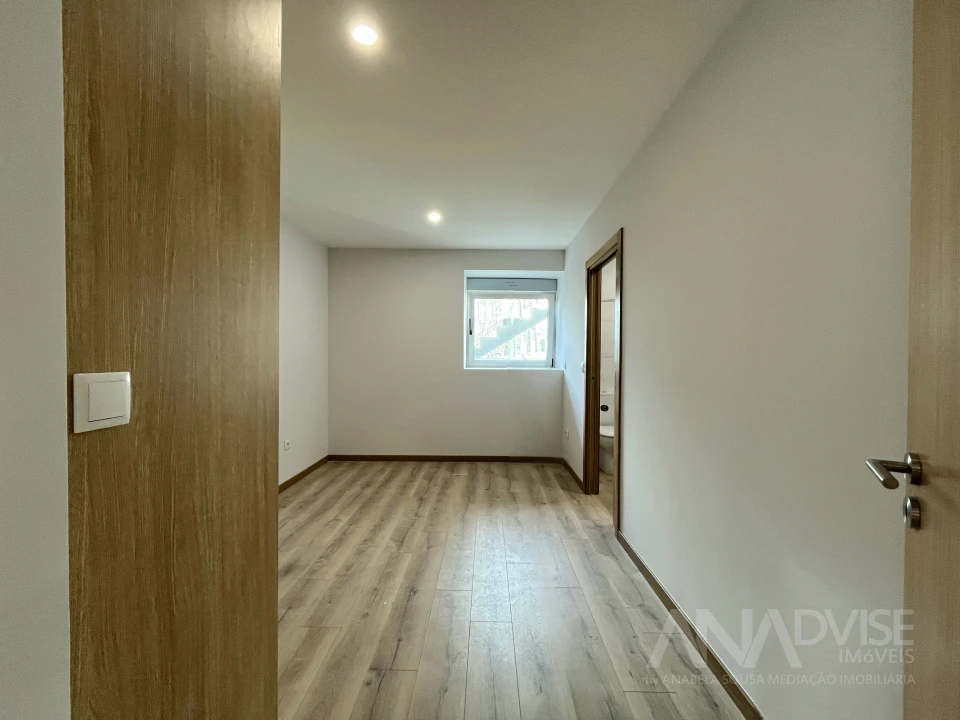 Apartamento T2 para Venda em Cavernães Foto 12