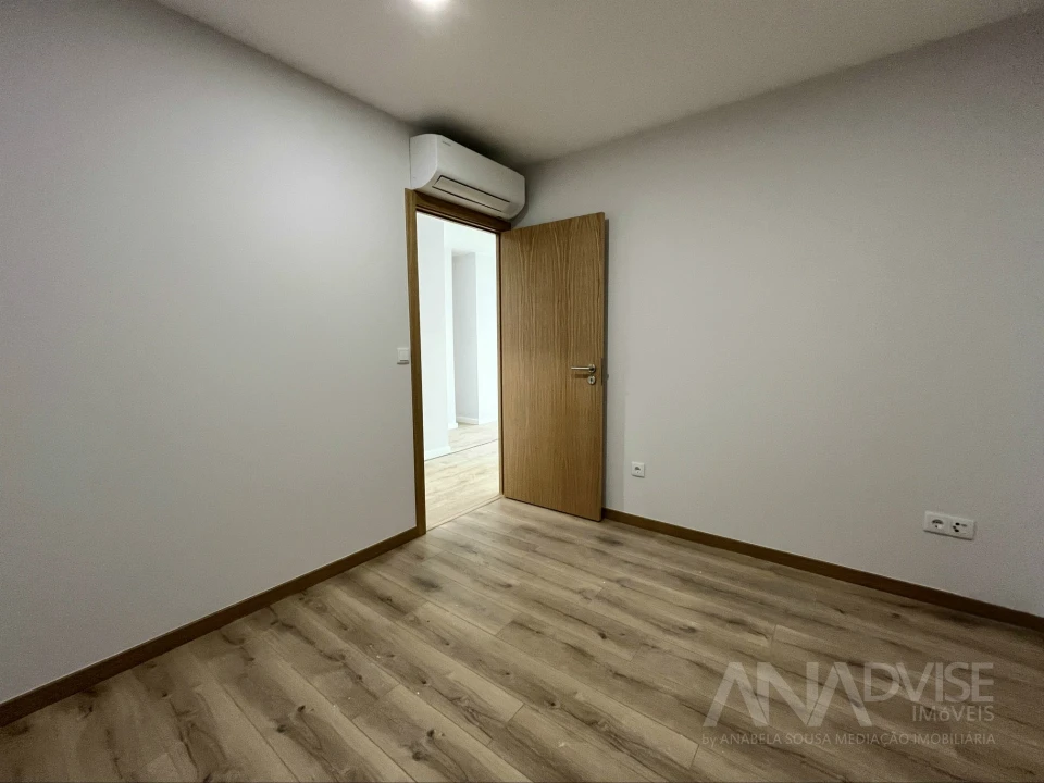 Apartamento T2 para Venda em Cavernães Foto 11