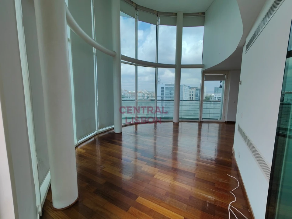 Apartamento T3 para Venda em Parque das Nações Foto 3