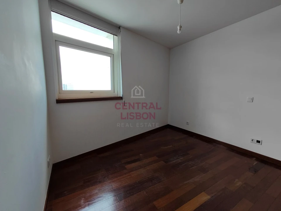 Apartamento T3 para Venda em Parque das Nações Foto 23