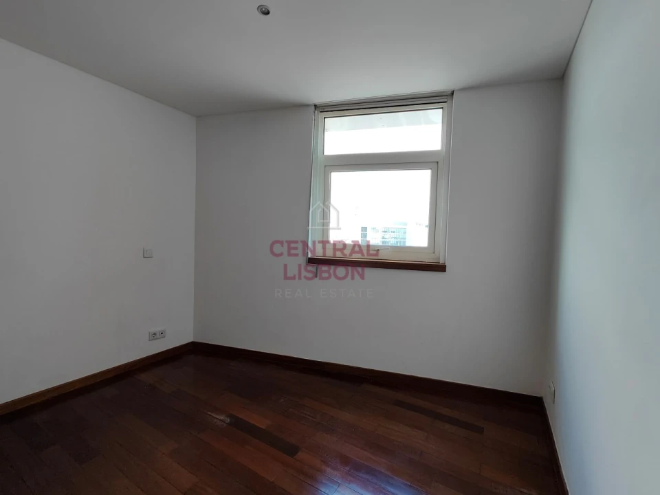 Apartamento T3 para Venda em Parque das Nações Foto 25