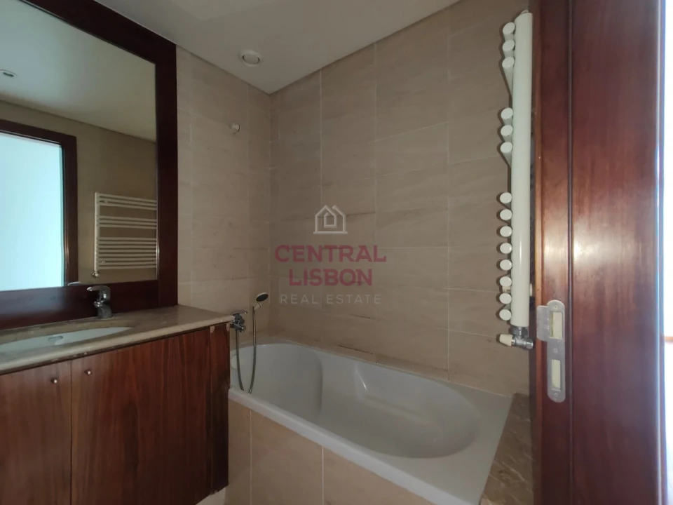 Apartamento T3 para Venda em Parque das Nações Foto 32