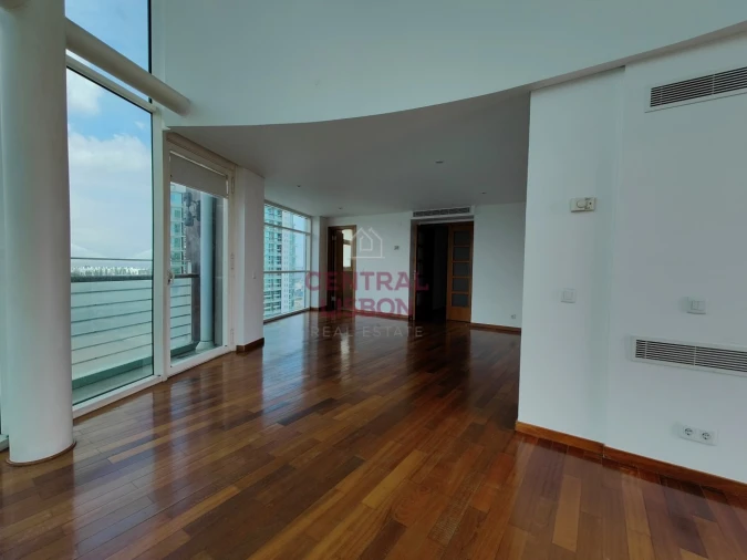 Apartamento T3 para Venda em Parque das Nações Foto 7