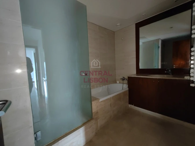 Apartamento T3 para Venda em Parque das Nações Foto 21