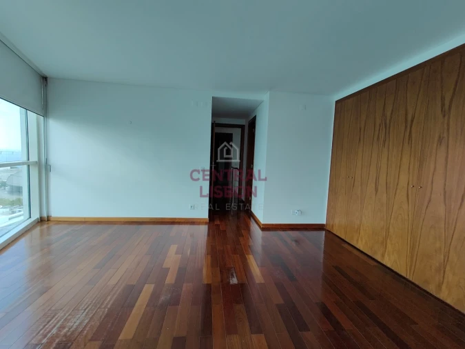 Apartamento T3 para Venda em Parque das Nações Foto 29