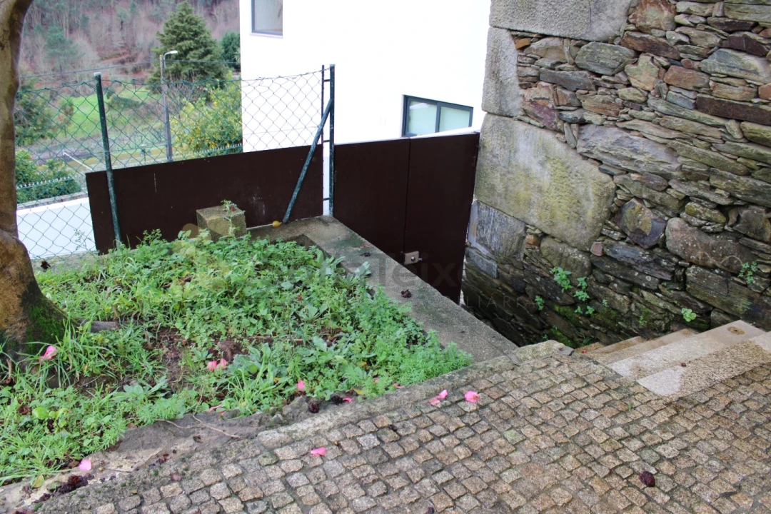 Moradia T4 para Venda em Nespereira Foto 43