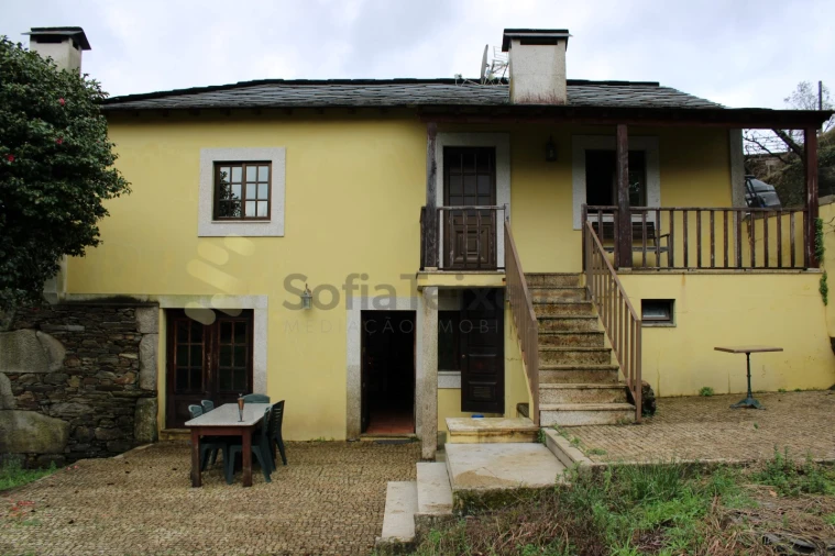 Moradia T4 para Venda em Nespereira Foto 3