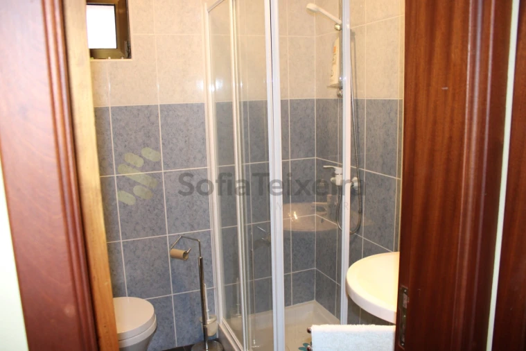 Moradia T4 para Venda em Nespereira Foto 28