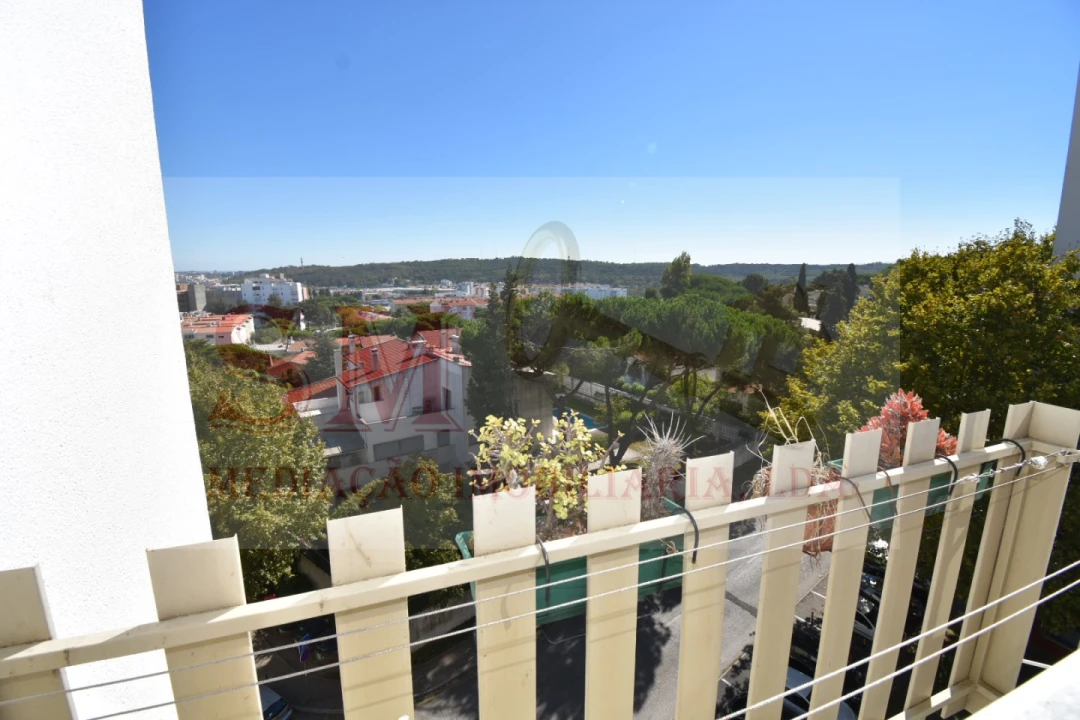 Apartamento T2 para Arrendamento em Alfragide Foto 6