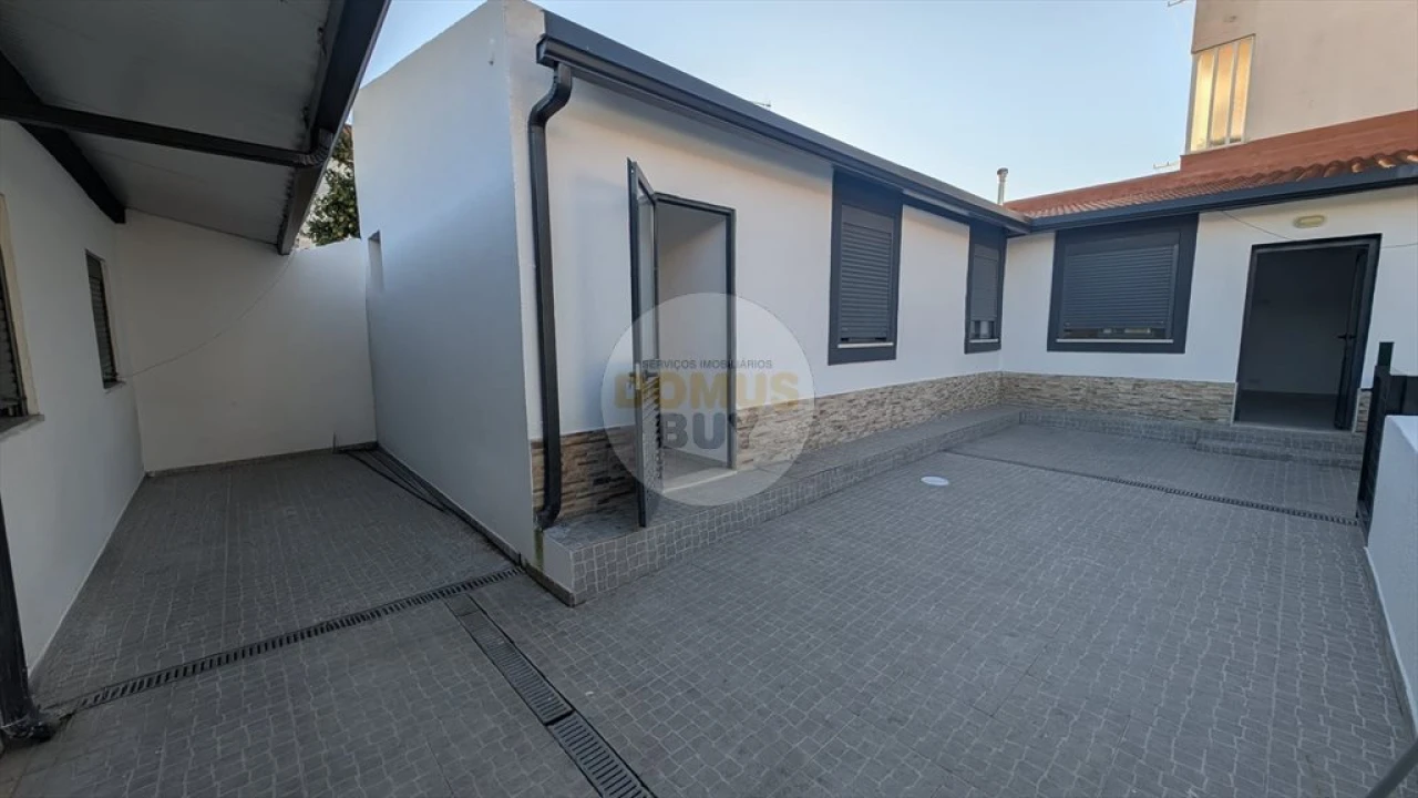 Moradia T2 para Venda em Baixa da Banheira e Vale da Amoreira Foto 2