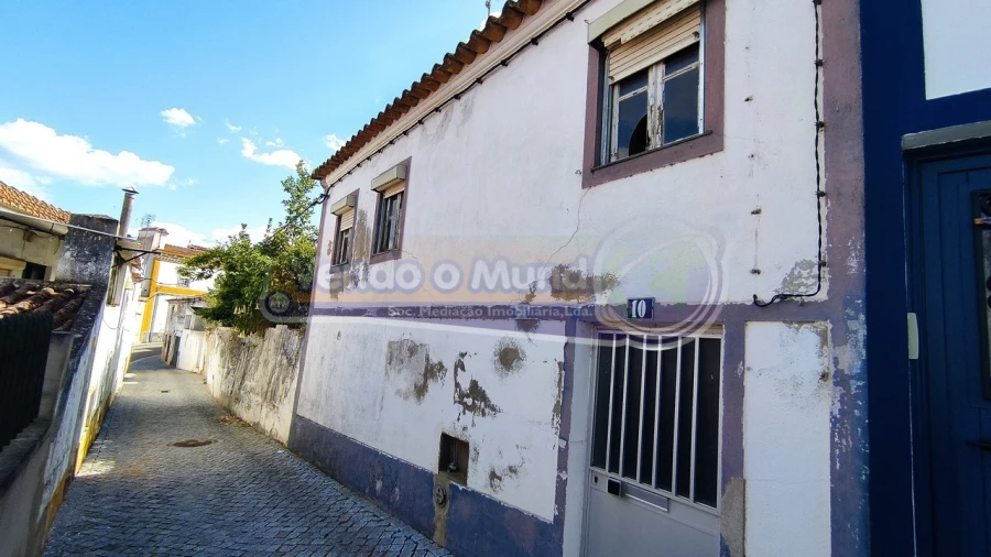 Moradia T2 para Venda em Mora Foto 1