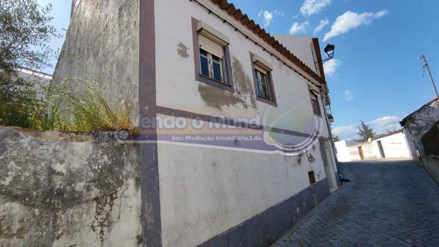 Moradia T2 para Venda em Mora Foto 2