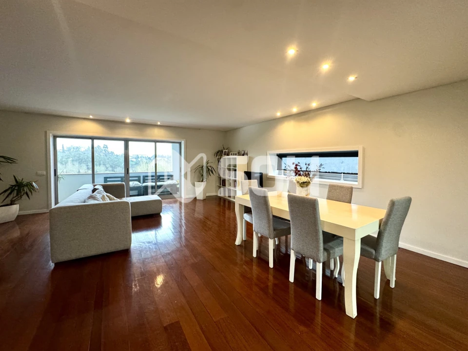 Apartamento T4 para Venda em Antas e Abade de Vermoim Foto 3