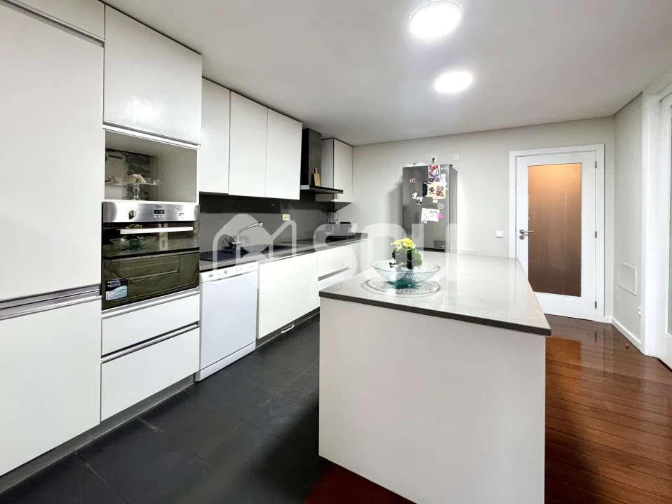 Apartamento T4 para Venda em Antas e Abade de Vermoim Foto 9