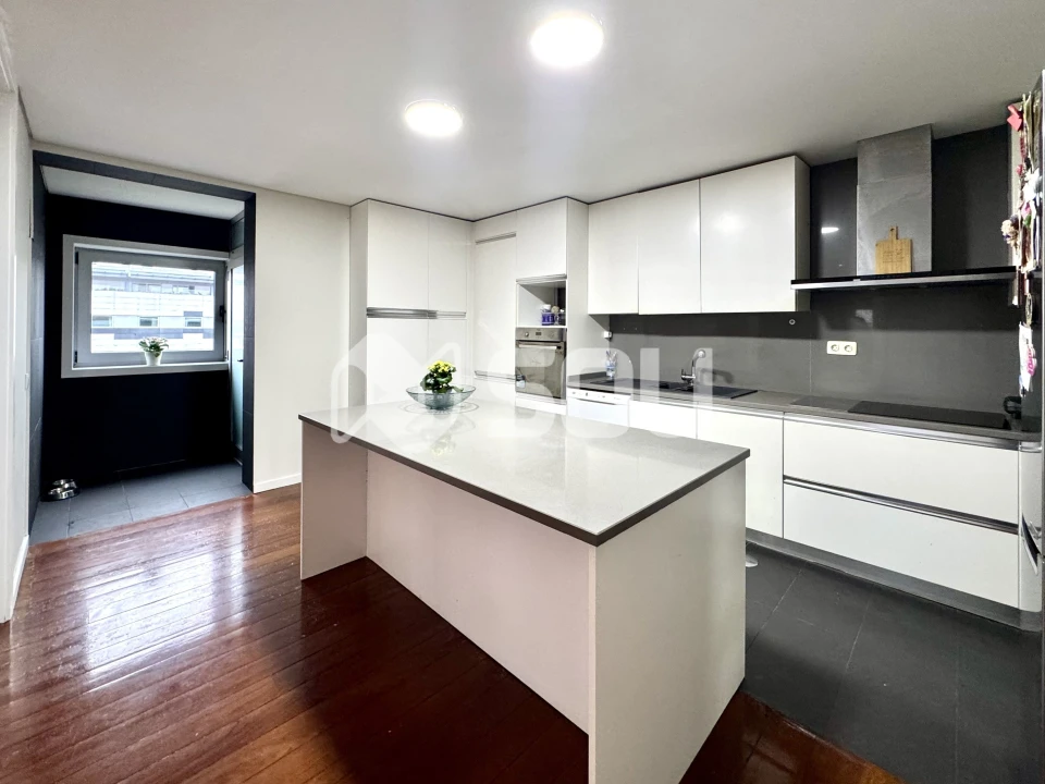 Apartamento T4 para Venda em Antas e Abade de Vermoim Foto 10