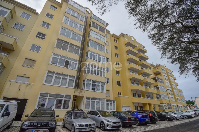 Apartamento T3 para Arrendamento em Alcabideche Foto 3