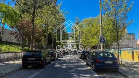Apartamento T2 para Arrendamento em Penha de França