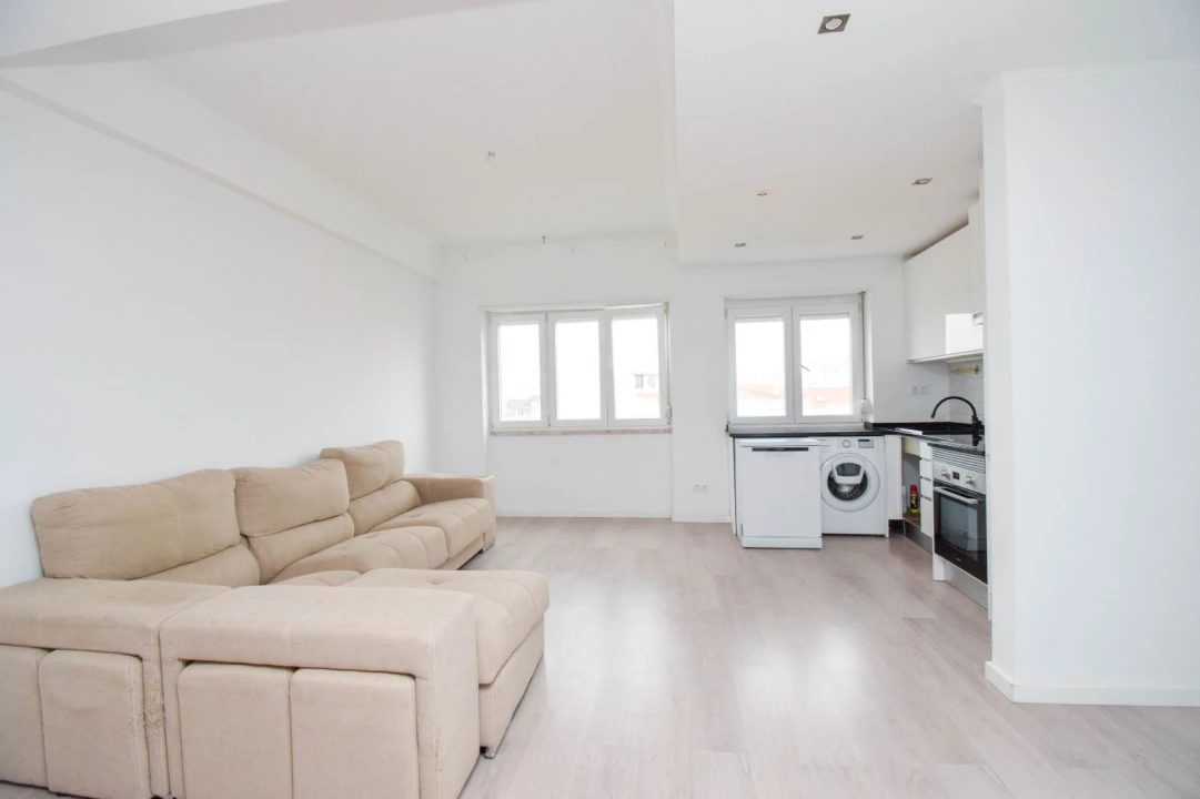 Apartamento T2 para Venda em Algueirão-Mem Martins Foto 2