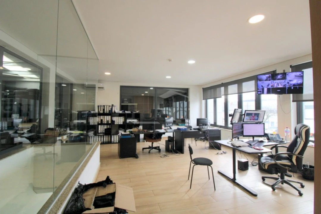 Armazém para Arrendamento em Alfena Foto 2