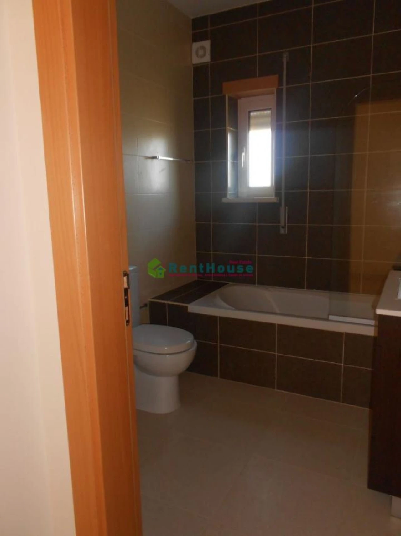 Apartamento T2 para Arrendamento em Tavarede Foto 3