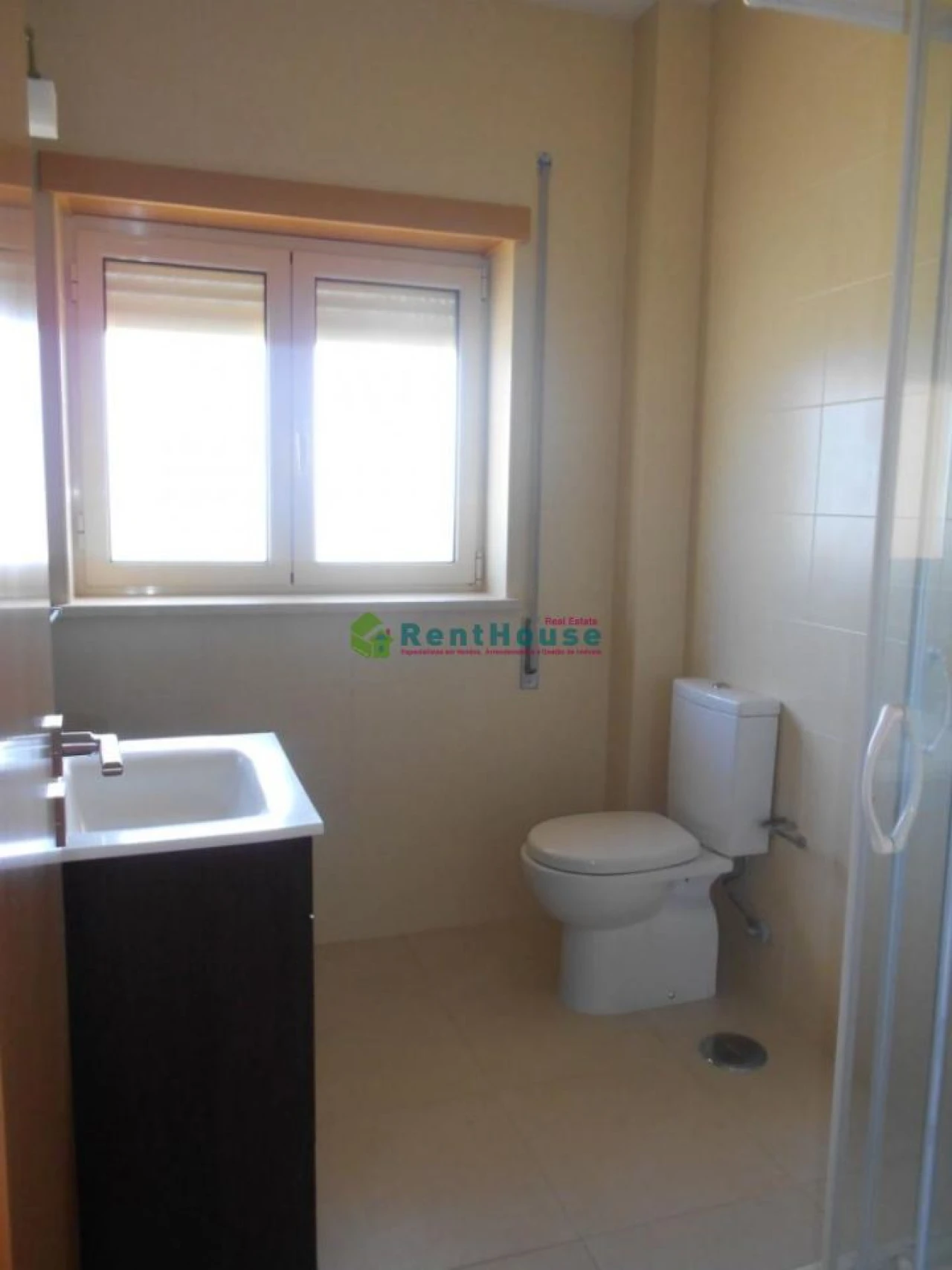 Apartamento T2 para Arrendamento em Tavarede Foto 6