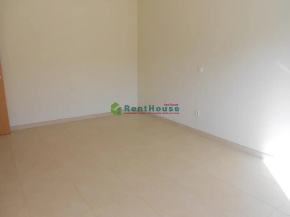 Apartamento T2 para Arrendamento em Tavarede Foto 8
