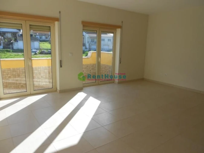 Apartamento T2 para Arrendamento em Tavarede Foto 2