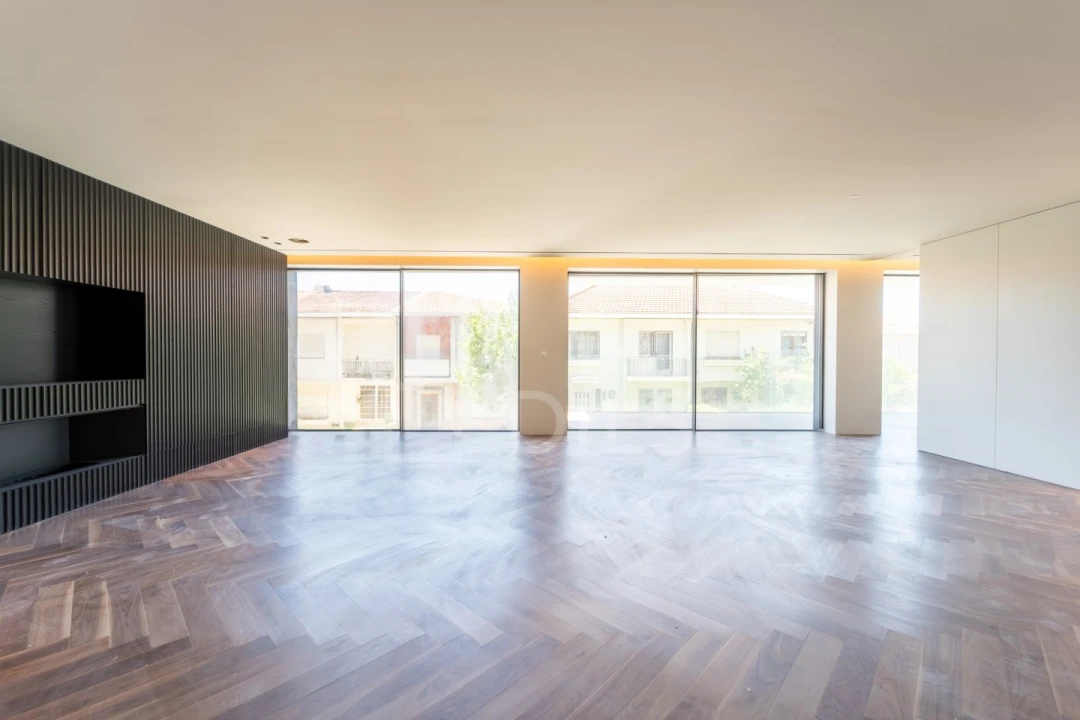 Apartamento T4 para Venda em Lordelo do Ouro e Massarelos Foto 1