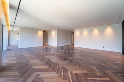 Apartamento T4 para Venda em Lordelo do Ouro e Massarelos