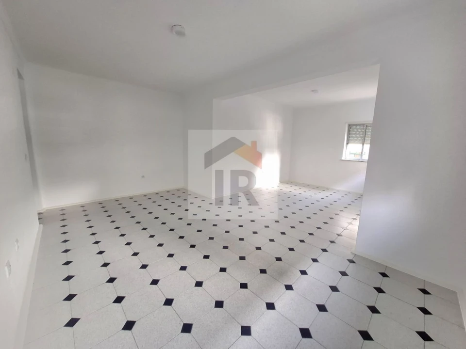 Apartamento T3 para Arrendamento em Nossa Senhora do Pópulo, Coto e São Gregório Foto 15