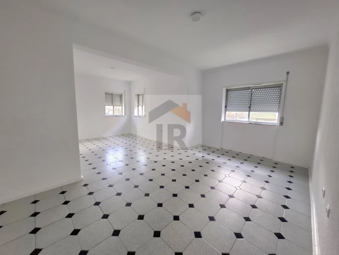 Apartamento T3 para Arrendamento em Nossa Senhora do Pópulo, Coto e São Gregório Foto 14