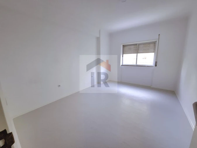 Apartamento T3 para Arrendamento em Nossa Senhora do Pópulo, Coto e São Gregório Foto 6