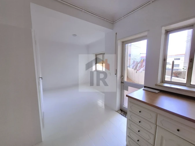 Apartamento T3 para Arrendamento em Nossa Senhora do Pópulo, Coto e São Gregório Foto 3