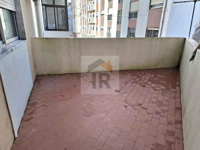 Apartamento T3 para Arrendamento em Nossa Senhora do Pópulo, Coto e São Gregório Foto 13