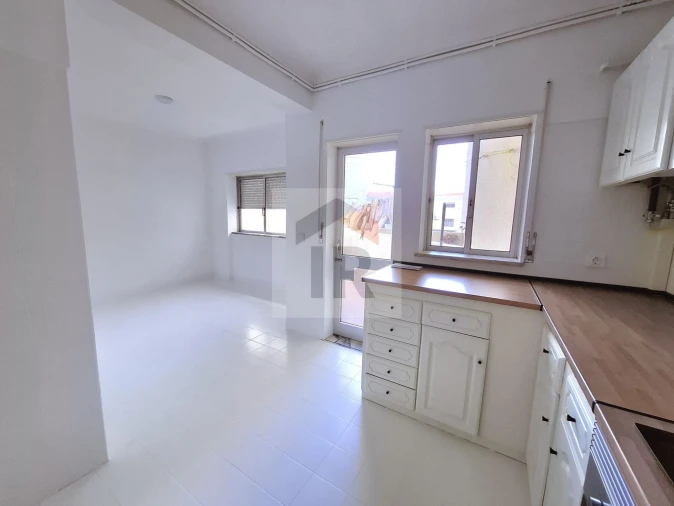 Apartamento T3 para Arrendamento em Nossa Senhora do Pópulo, Coto e São Gregório Foto 2