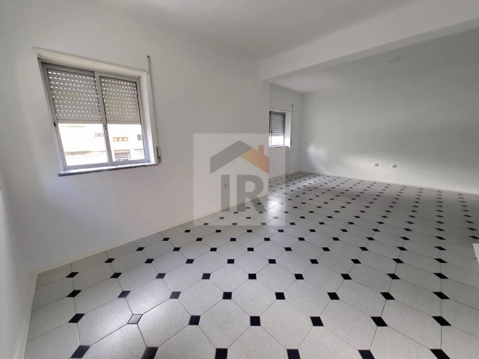 Apartamento T3 para Arrendamento em Nossa Senhora do Pópulo, Coto e São Gregório Foto 16