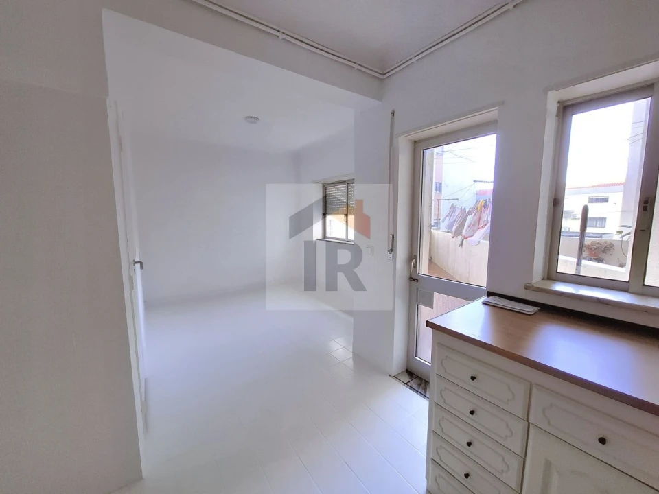 Apartamento T3 para Arrendamento em Nossa Senhora do Pópulo, Coto e São Gregório Foto 3