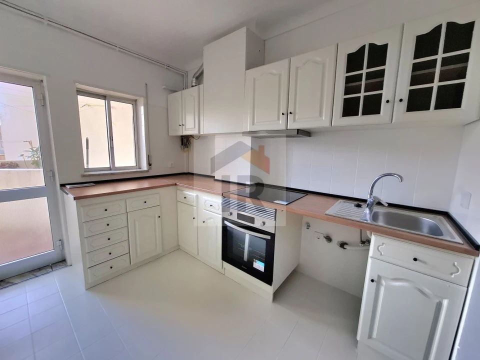 Apartamento T3 para Arrendamento em Nossa Senhora do Pópulo, Coto e São Gregório Foto 1