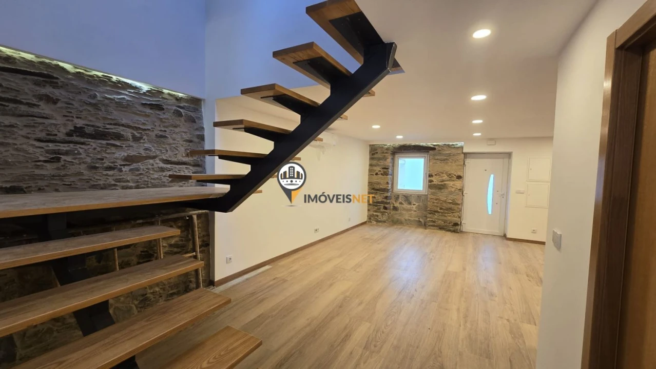 Moradia T4 para Venda em Benquerenças Foto 3