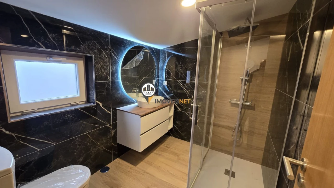 Moradia T4 para Venda em Benquerenças Foto 8