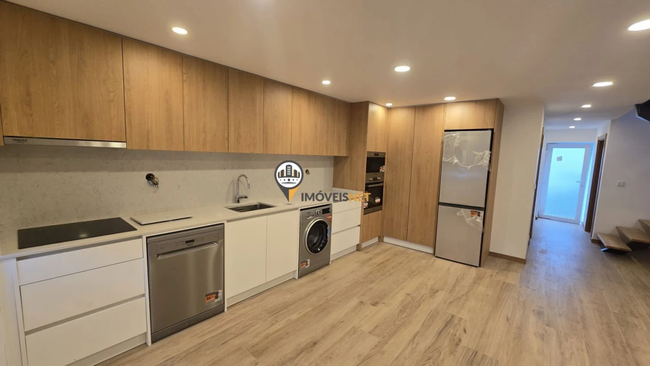 Moradia T4 para Venda em Benquerenças Foto 1