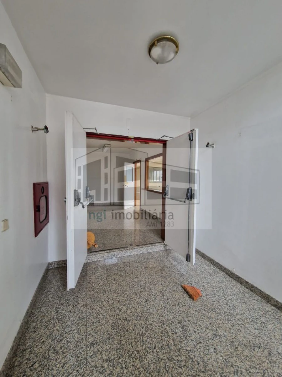 Loja para Venda em Alfragide Foto 8