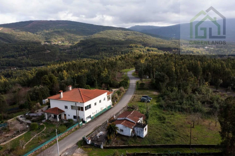 Moradia T8 para Venda em Serpins Foto 11