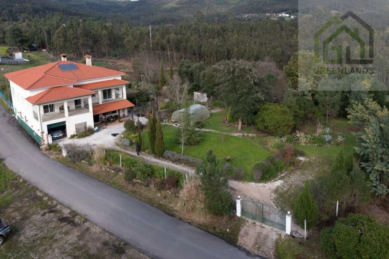 Moradia T8 para Venda em Serpins Foto 3