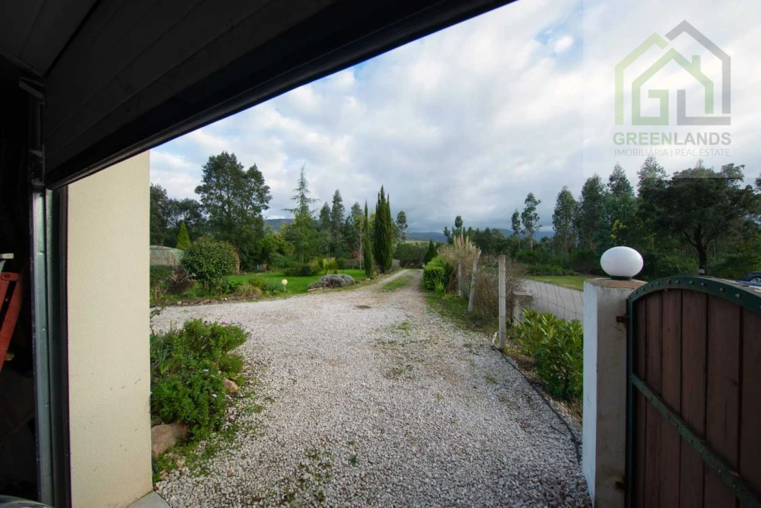 Moradia T8 para Venda em Serpins Foto 8