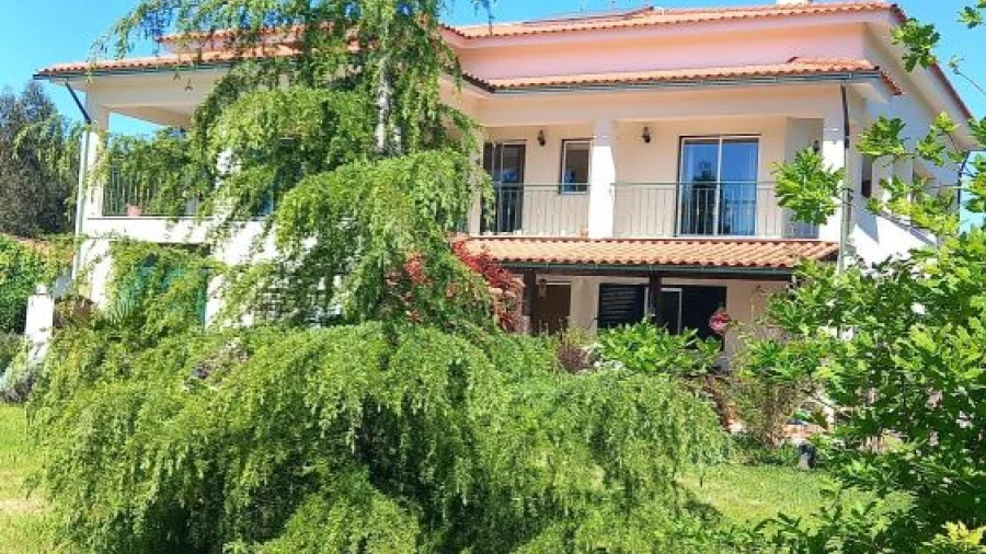Moradia T8 para Venda em Serpins