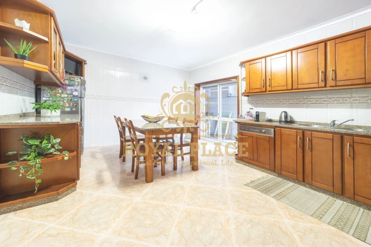 Apartamento T3 para Venda em Caldas de São Jorge e Pigeiros Foto 1