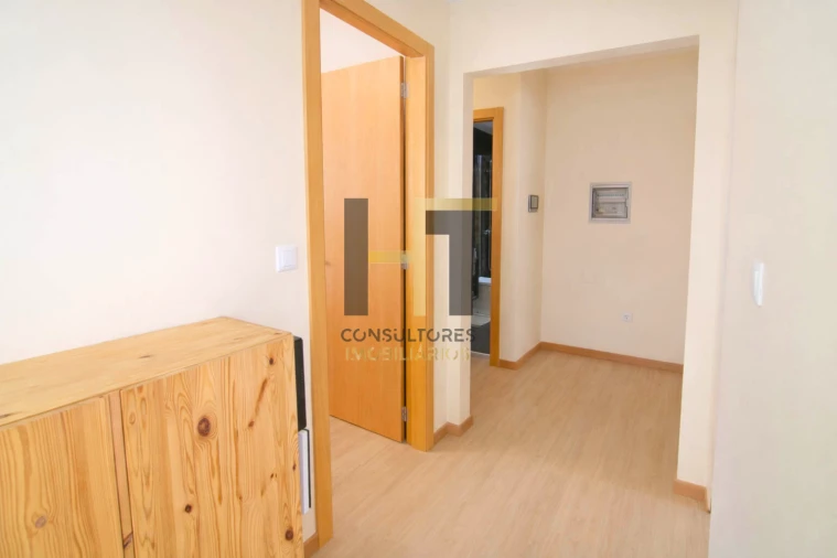 Apartamento T2 para Venda em Castêlo da Maia Foto 16