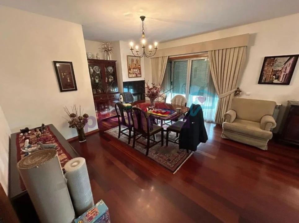 Apartamento T4 para Arrendamento em Paranhos Foto 2