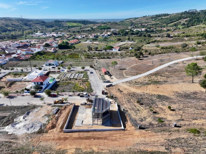 Moradia T3 para Venda em Roliça Foto 4